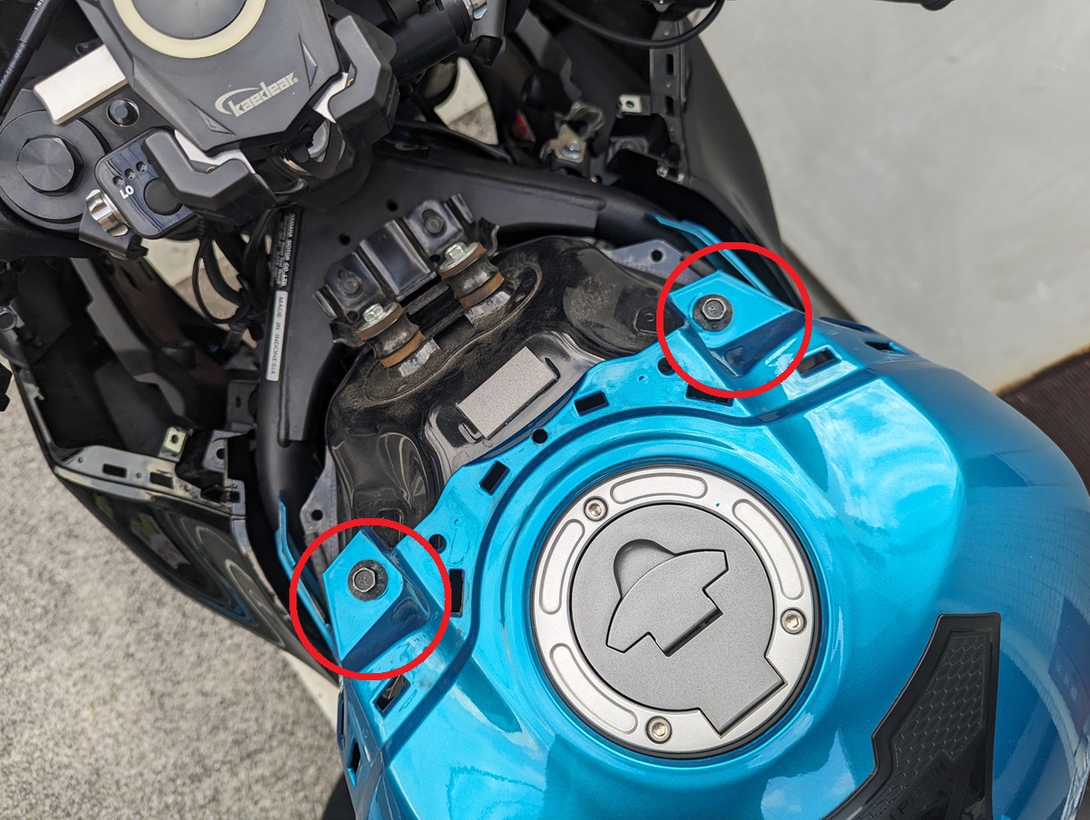 YZF-R3】樹脂製タンクでも磁石式タンクバッグを使いたい